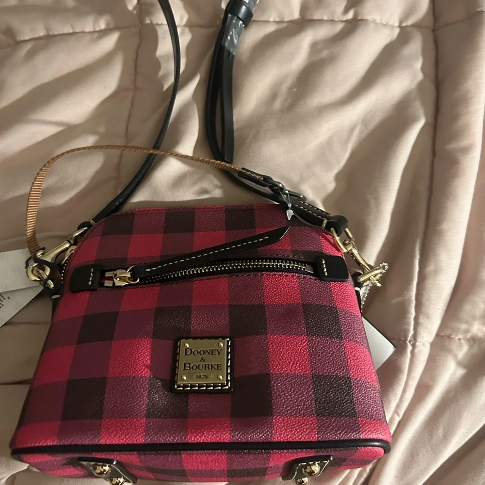 Dooney & Bourke chic crossbody